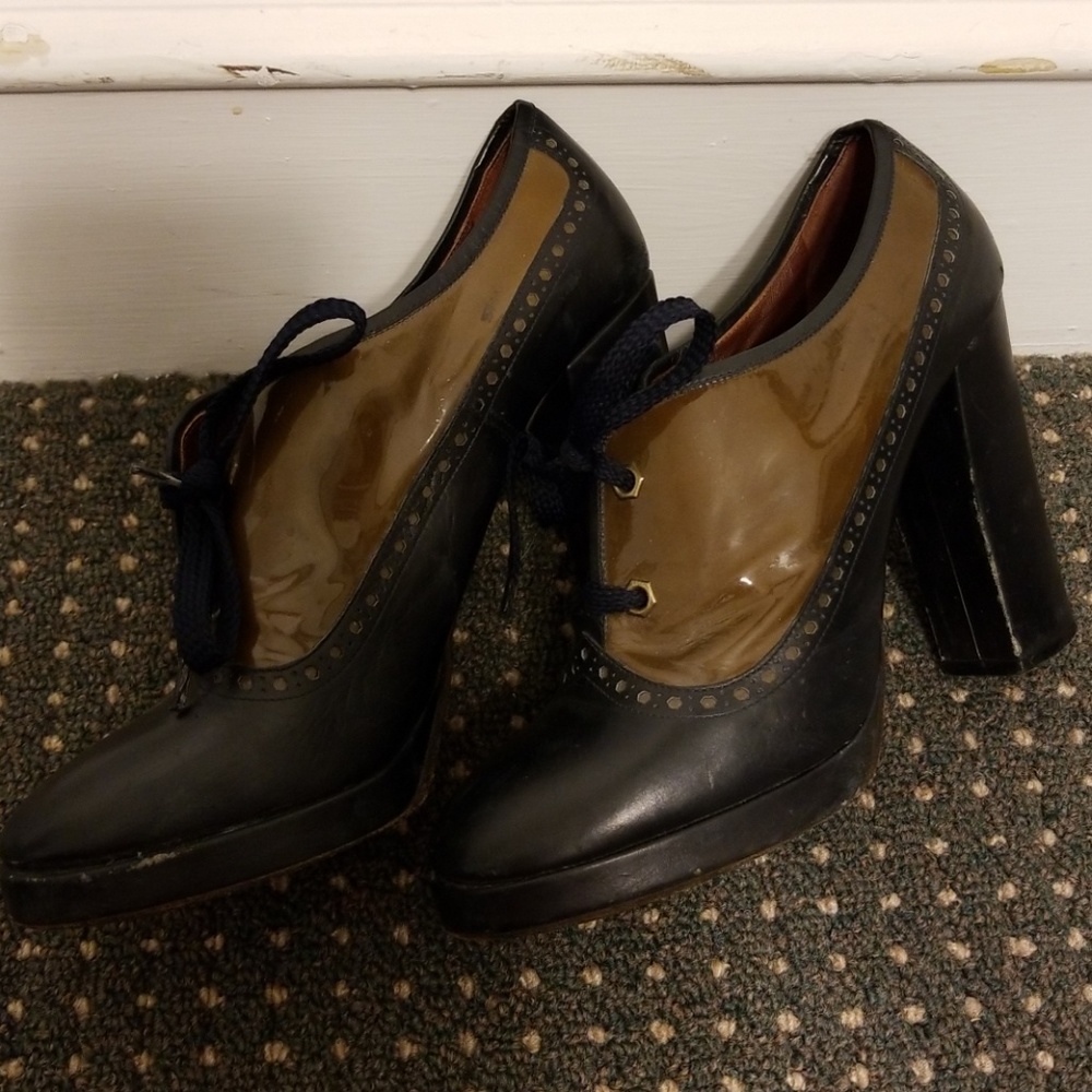 Marc Jacob's Oxford Platform Spectator Pumps. - Picture 2 of 2